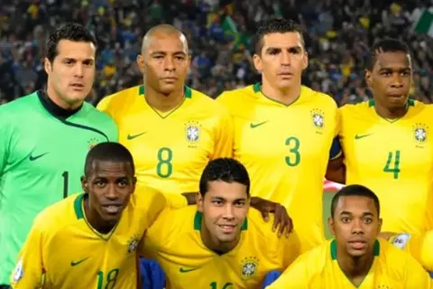 أسطورة البرازيل في العناية المركزة بعد إصابته بحروق في حادث منزلي